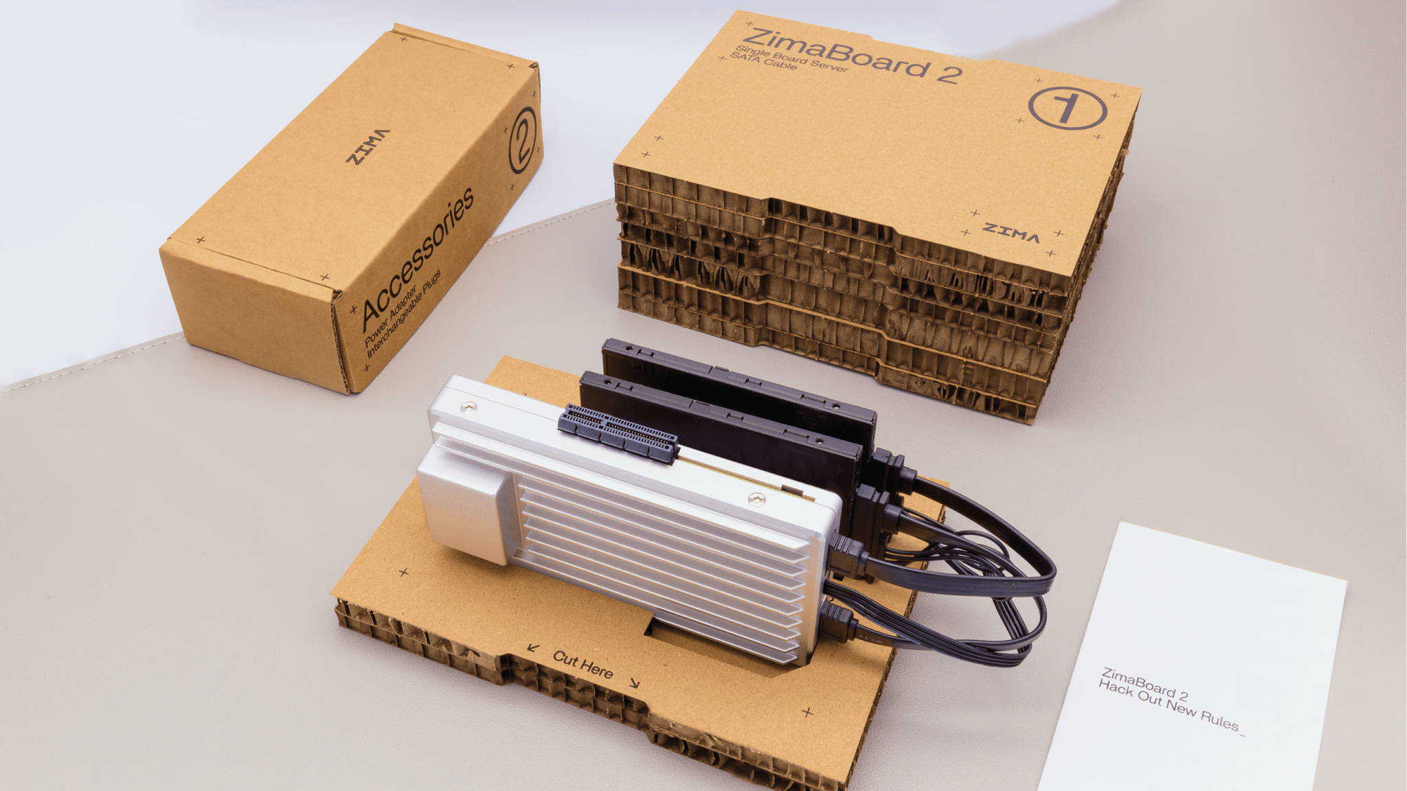 ZimaBoard 2の開封レビュー：サステナブルなデザインとDIY機能 – Zima