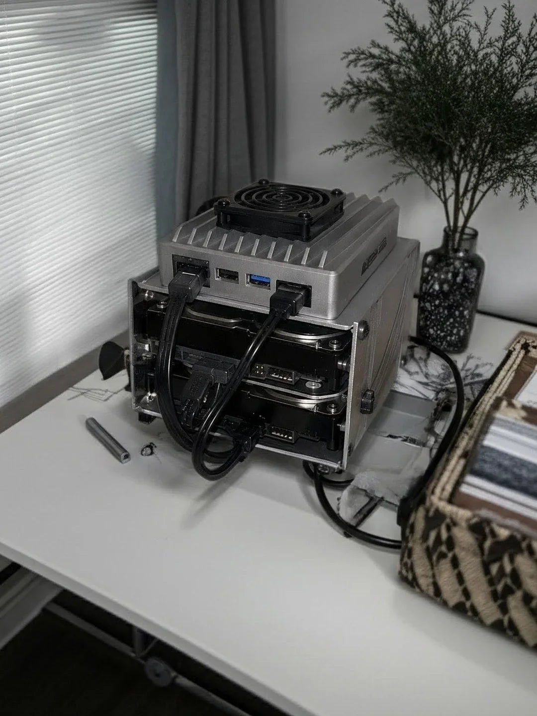 Does an All-NVMe NAS Offer a Real Noise Advantage Over a Hybrid NAS in a Bedroom Office? - Zima Store Online