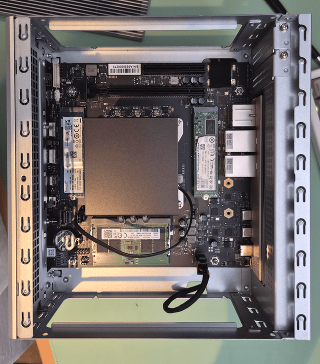 ZimaCube Hardware Specs Explained: 6 Drive Bays, 4 NVMe Slots, and Dual Thunderbolt 4