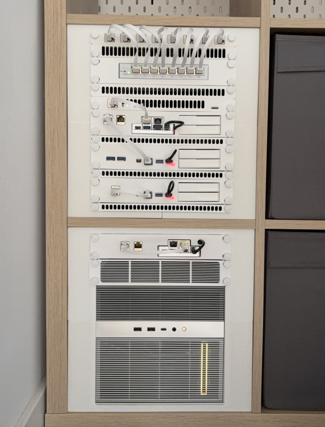 Mein vollständig 3D-gedruckter Proxmox-Cluster in einem Kallax!