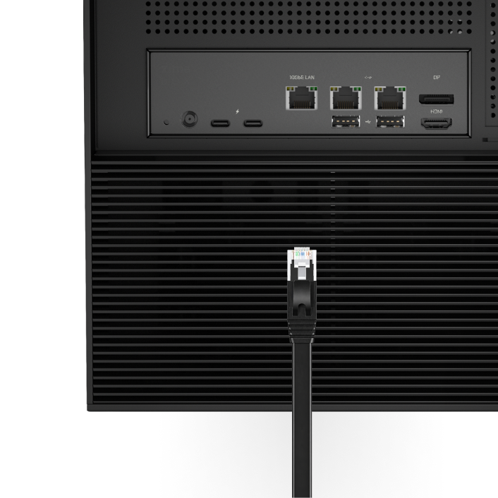 Stromversorgung und Ethernet anschließen.